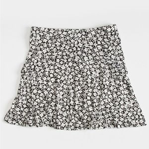 White Fawn girls floral knit flounce skirt XL NWOT never worn. Black & white.